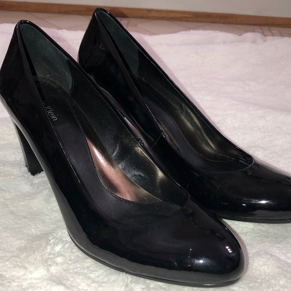 Calvin Klein Renni Black Patent Block Heel Pump